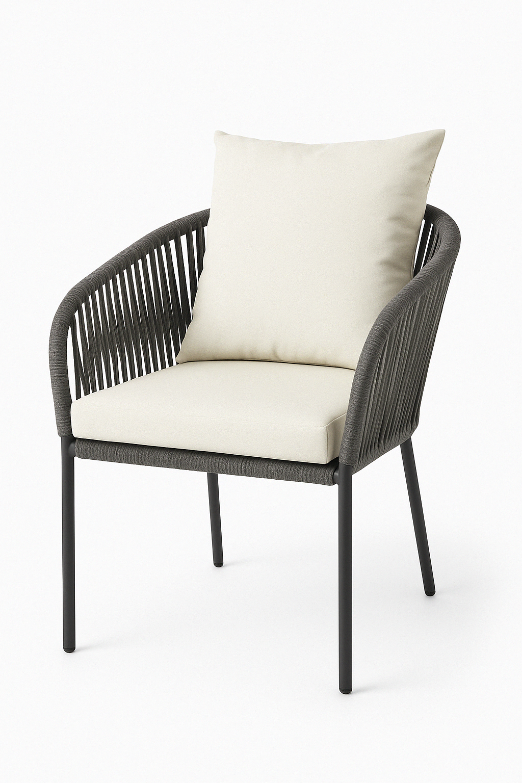 Silla de exterior Esencial con estructura metálica oscura, respaldo tejido tipo cuerda y cojín claro, ideal para comedor o terraza