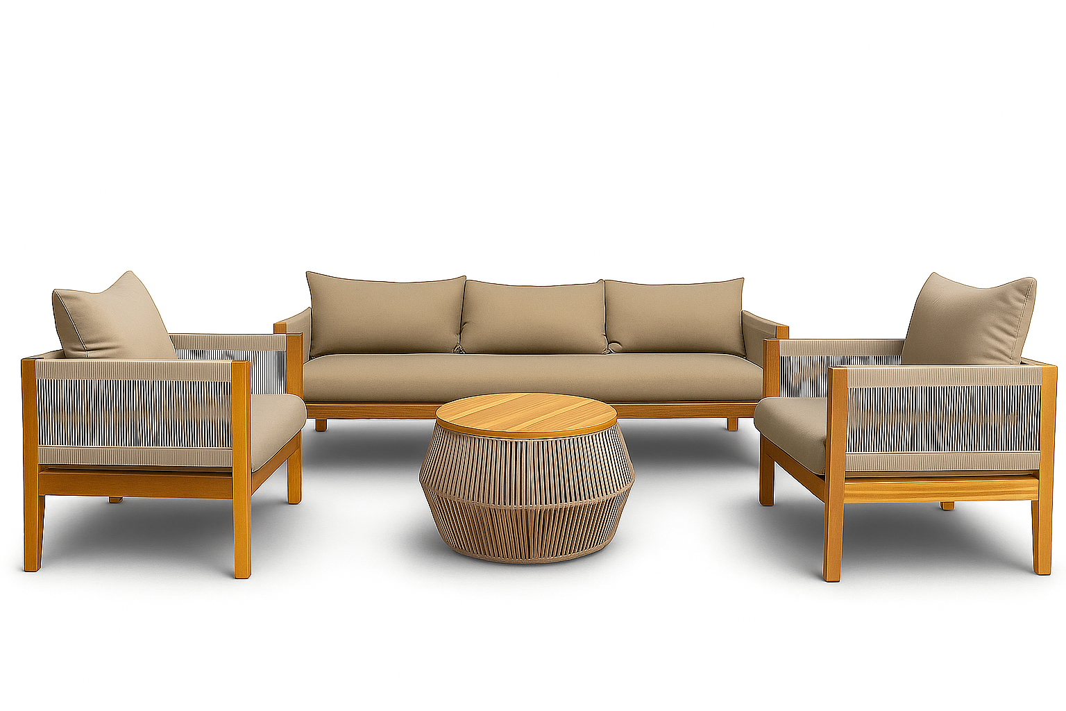 Sala de jardín de exterior Empíreo con sofá, sillones y mesa de centro, estructura de madera y tejido tipo cuerda con cojines en tono arena