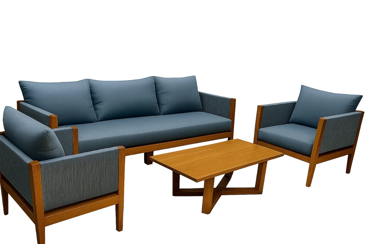Sala de jardín de exterior Marina Trio con sofá, dos sillones y mesa de centro, estructura de madera y cojines en tono azul