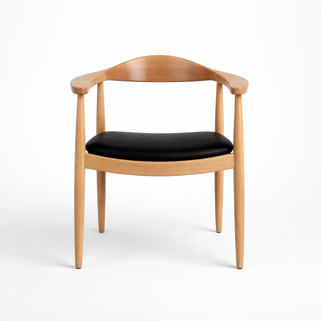 Silla de comedor con descansabrazos de madera Helm