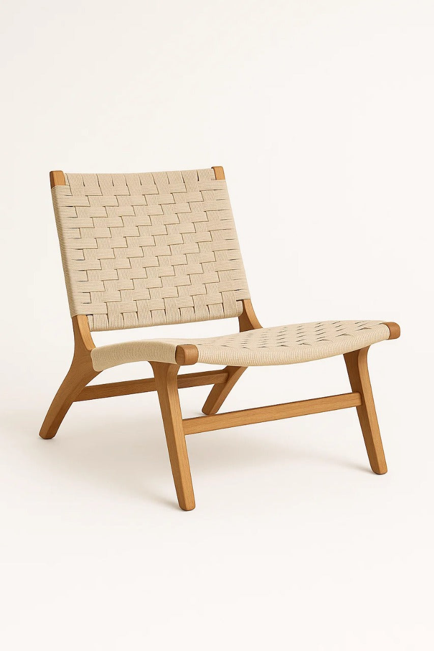 Silla lounge de terraza Alerón para exterior con estructura de madera y tejido verde, diseño bajo ideal para espacios al aire libre