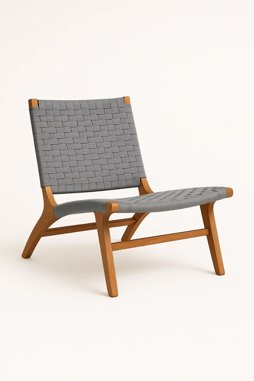 Silla lounge de terraza Alerón para exterior con estructura de madera y tejido verde, diseño bajo ideal para espacios al aire libre