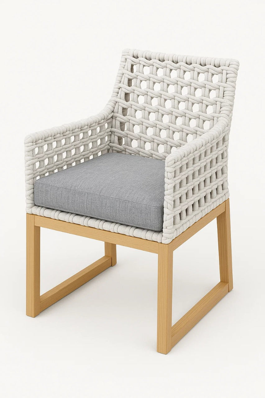 Silla de terraza Prisma Tejido para exterior con estructura tipo madera, tejido negro tipo cuerda y cojín negro, ideal para espacios al aire libre